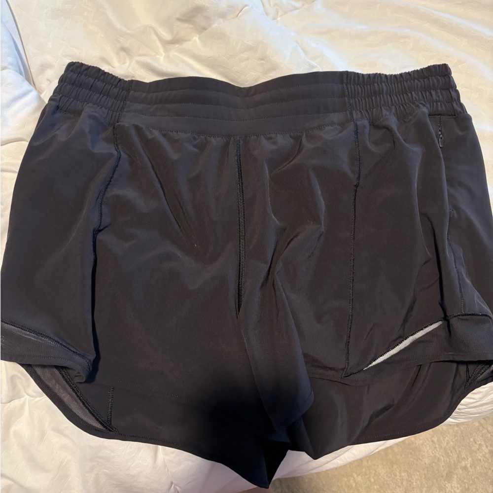 Lululemon hotty hot shorts size 12, 4 inches black
